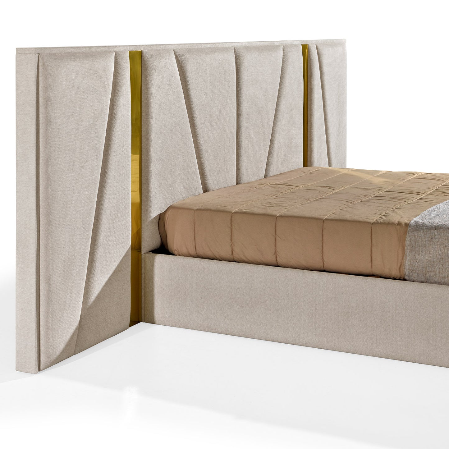 CAMA DE CASAL CARAMEL COM FAIXAS VERTICAIS DOURADAS - 304X120 |AUBE Interiores